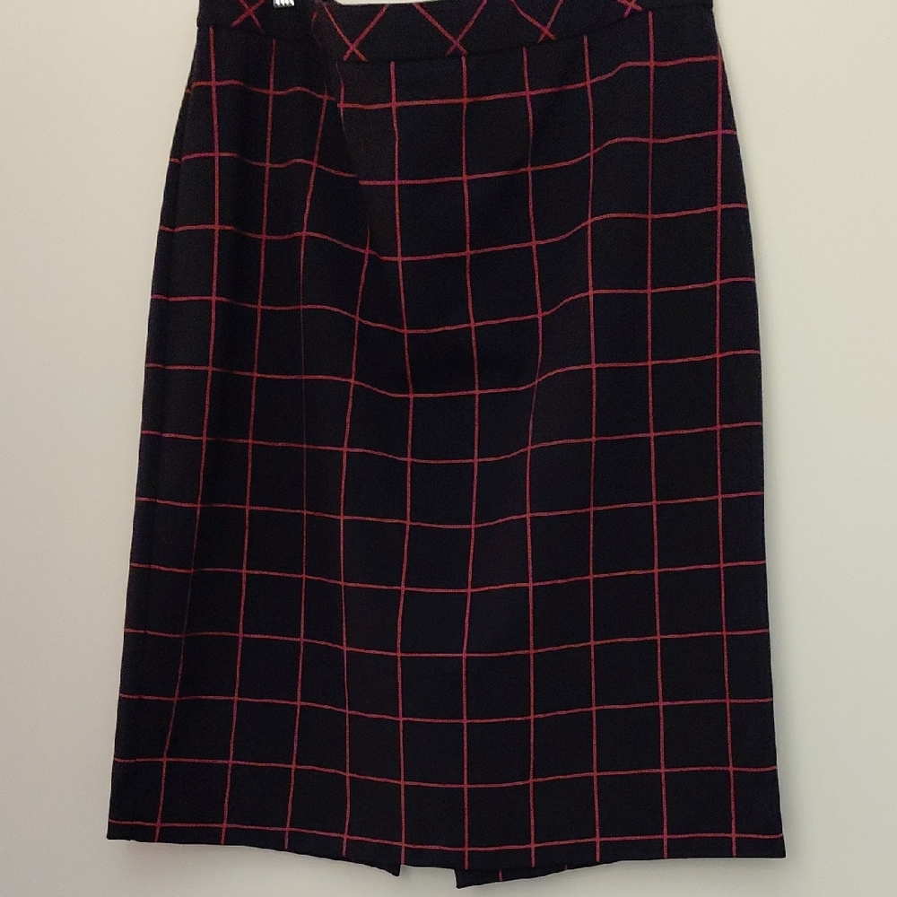 Elegant Navy and Red Checkered Skirt